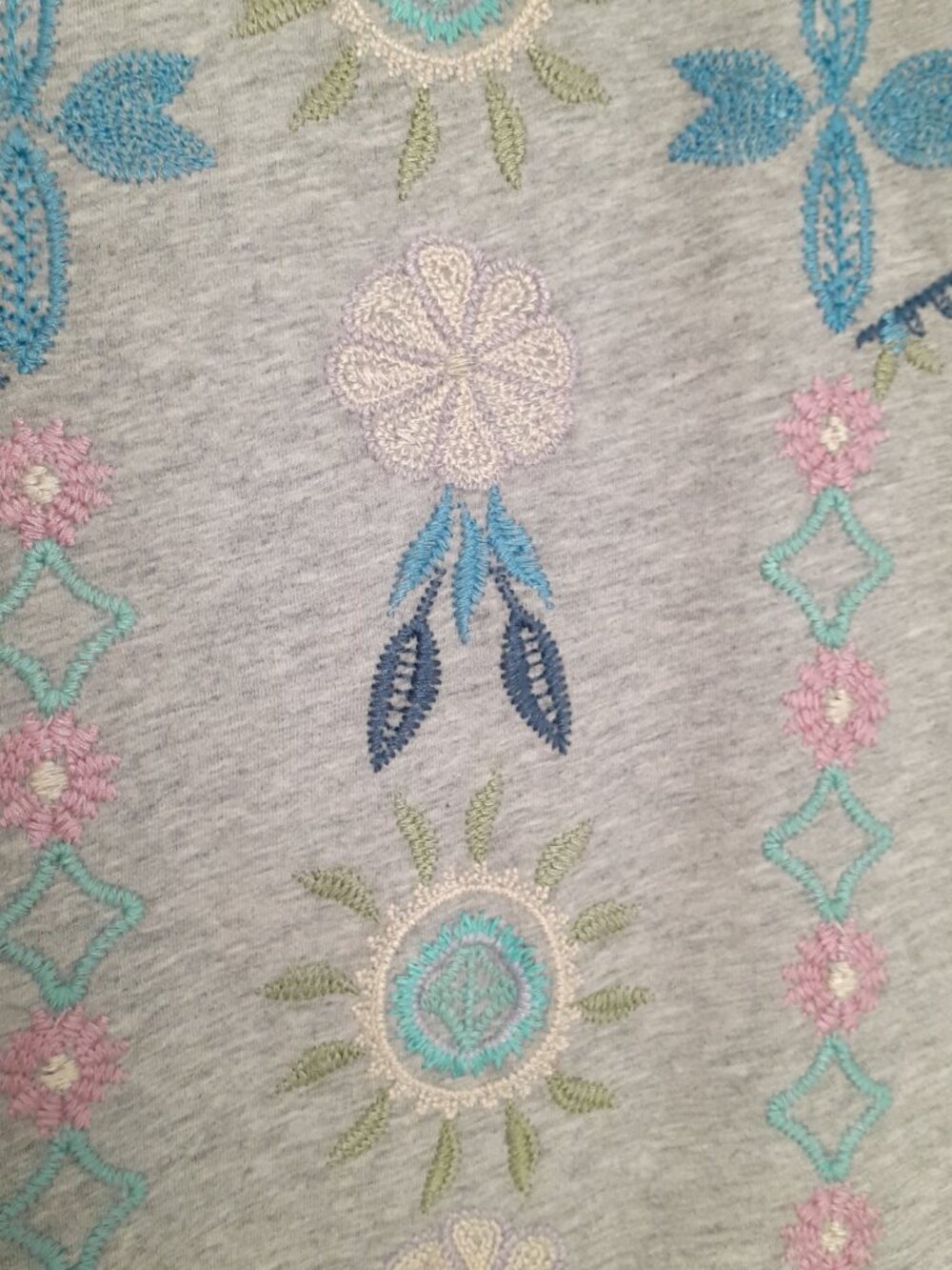 Johnny Was Oriel Flutter Short Sleeve V-Neck Tee Gray Size M - Picture 9 of 13